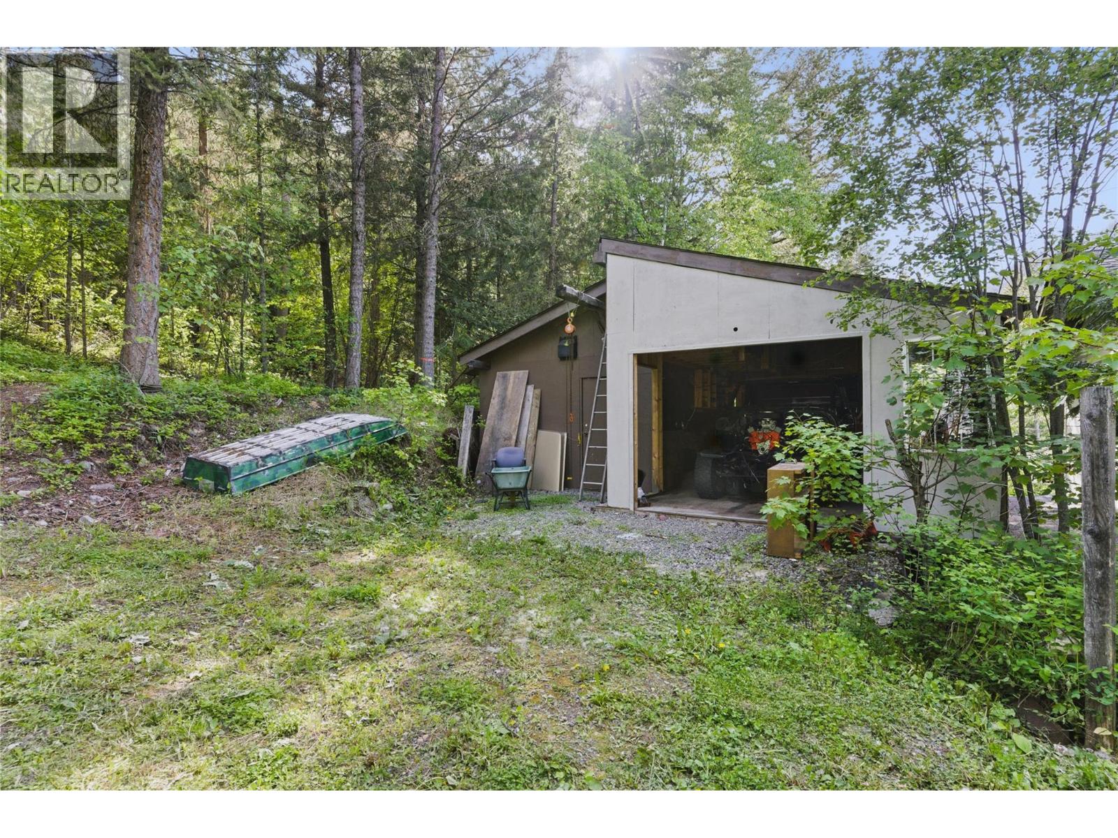 2250 Paul Lake Road, Kamloops, British Columbia  V2H 1N9 - Photo 38 - 10389197
