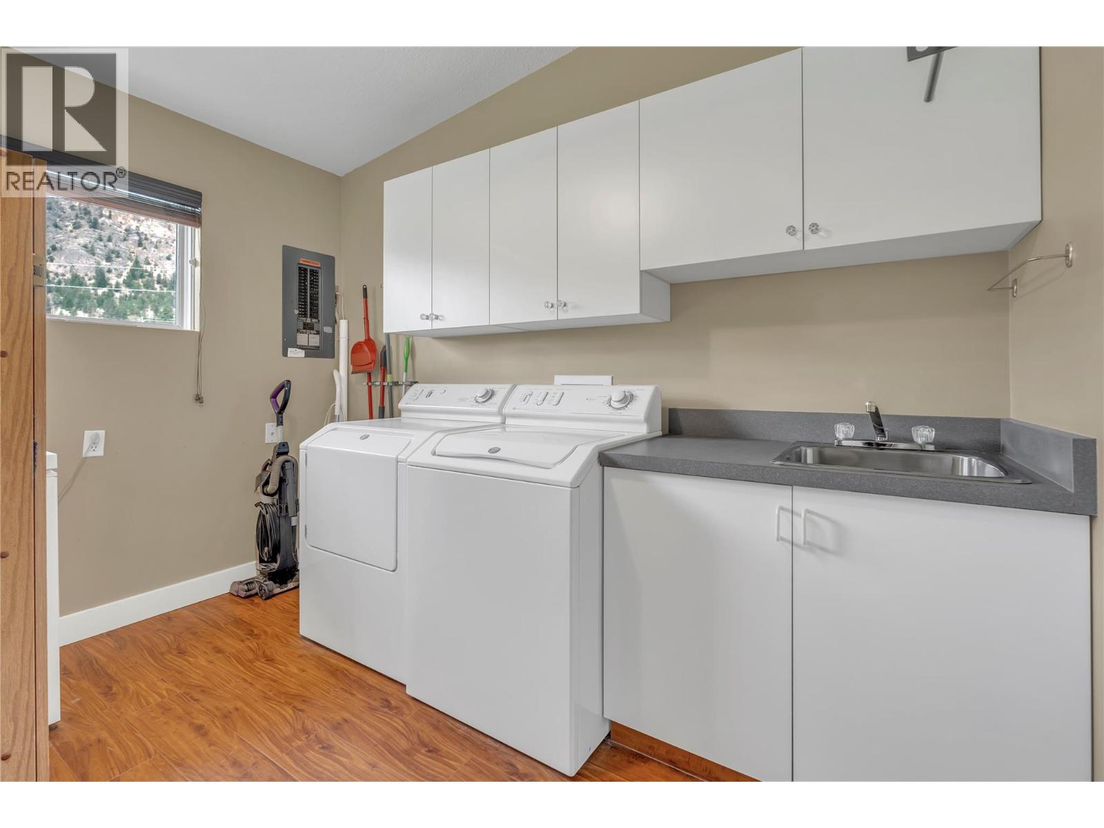 5319 White Street, Summerland, British Columbia  V0H 1Z7 - Photo 12 - 10390304