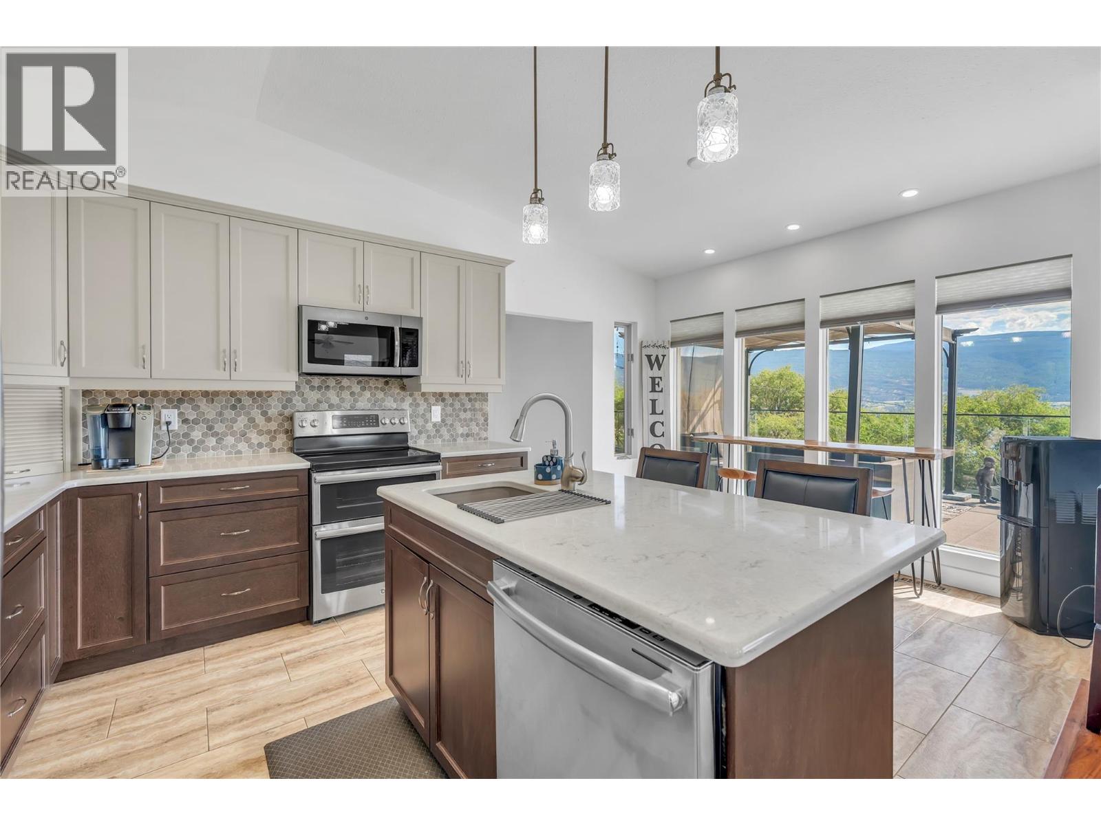5319 White Street, Summerland, British Columbia  V0H 1Z7 - Photo 4 - 10390304