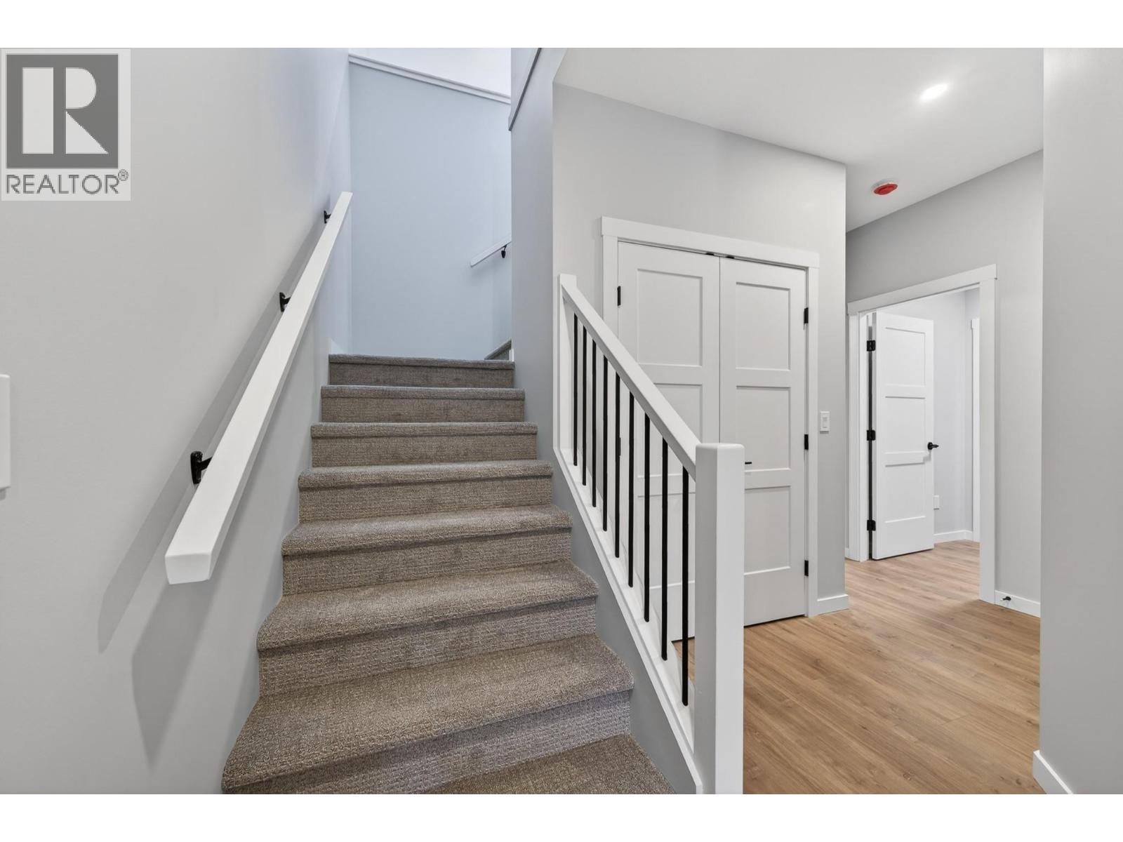 3279 A Schubert Road, Kamloops, British Columbia  V2B 6Y4 - Photo 5 - 10390983