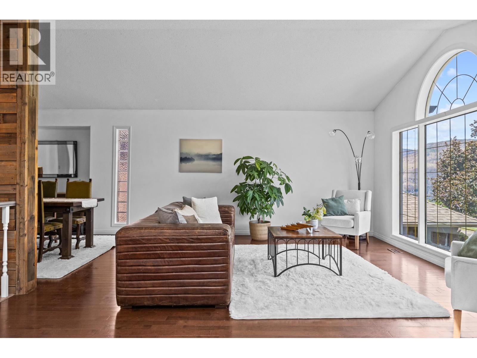 145 Magic Drive, Kelowna, British Columbia  V1V 1N2 - Photo 3 - 10390932