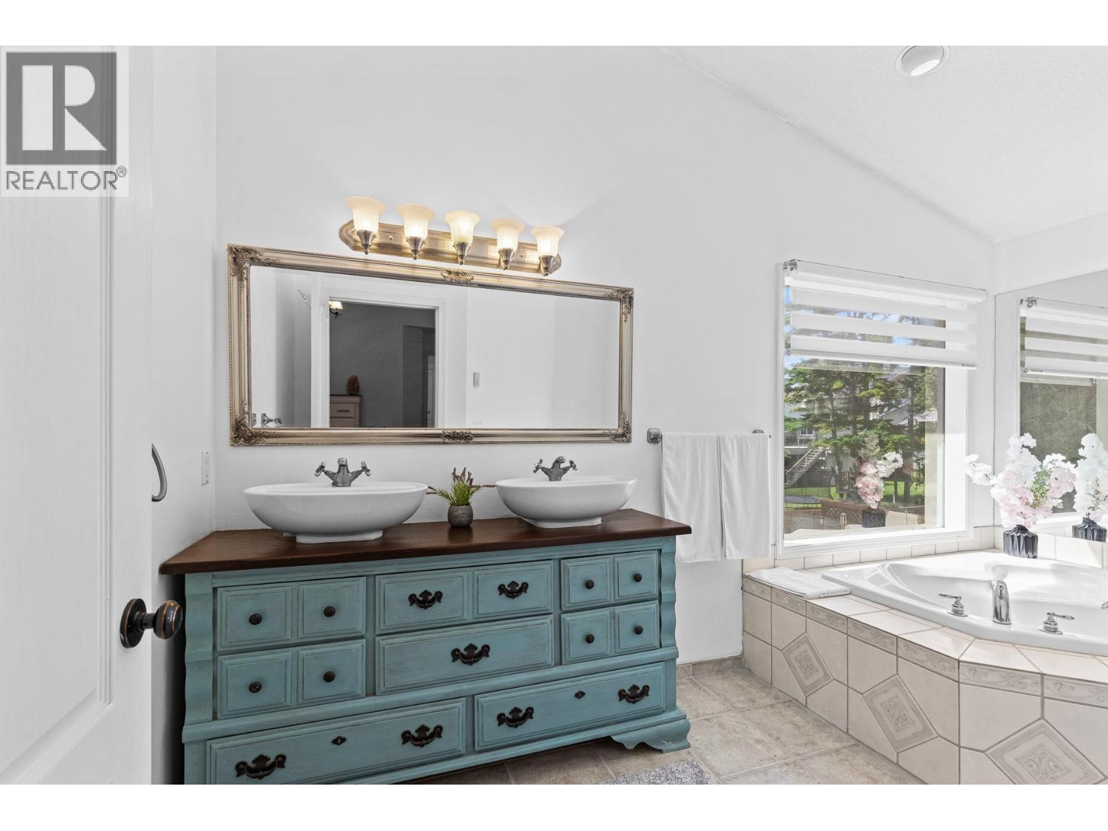 145 Magic Drive, Kelowna, British Columbia  V1V 1N2 - Photo 33 - 10390932