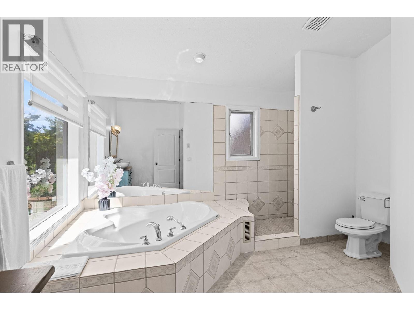 145 Magic Drive, Kelowna, British Columbia  V1V 1N2 - Photo 35 - 10390932