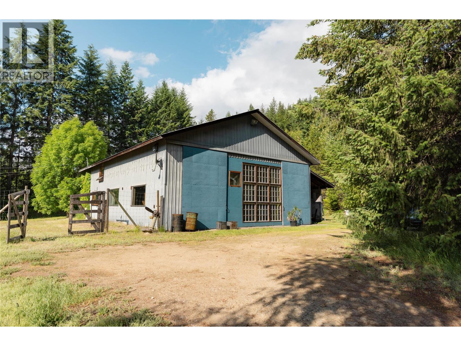 6777 PERRY'S BACK Road, winlaw, British Columbia