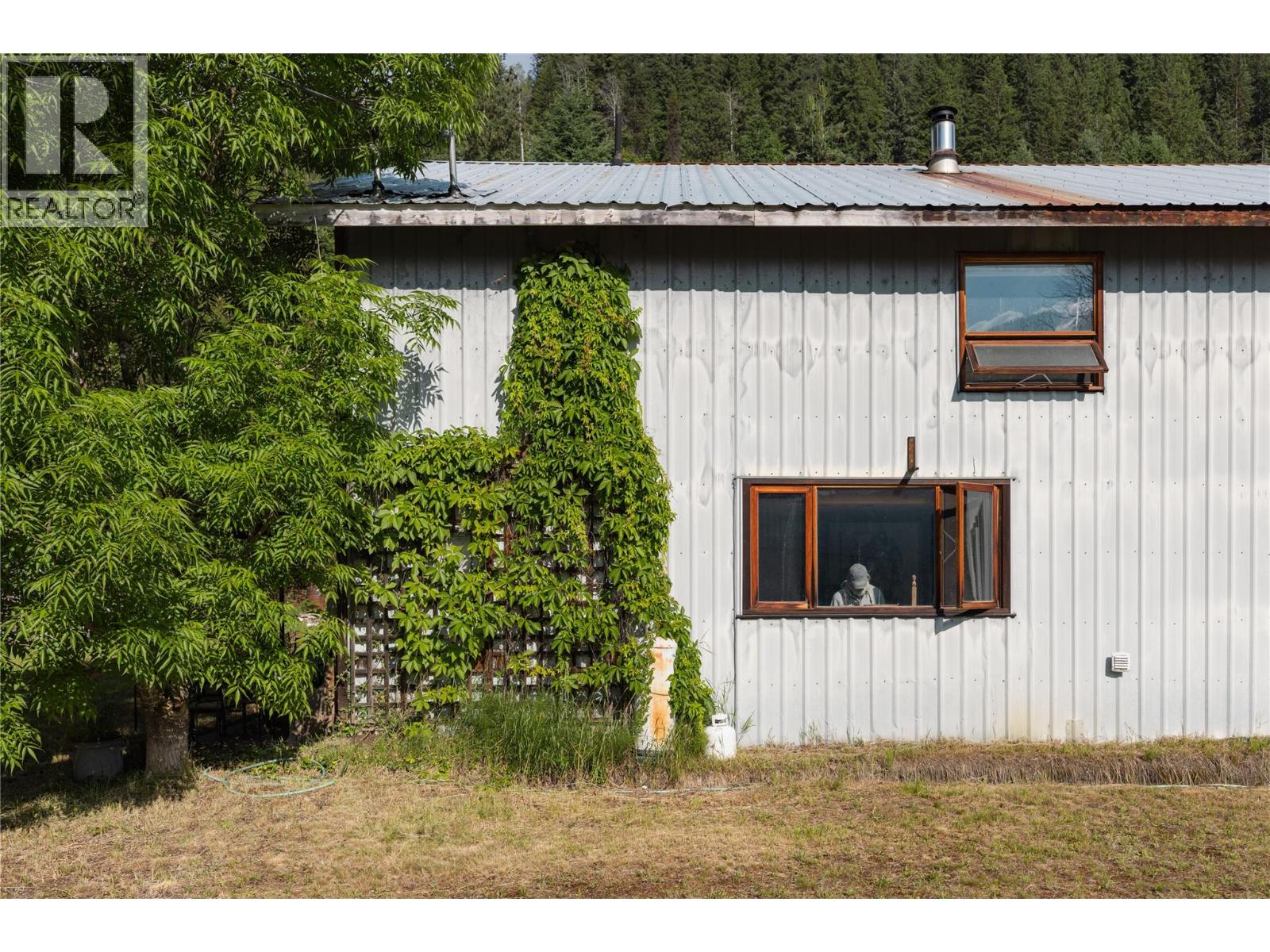 6777 Perry's Back Road, Winlaw, British Columbia  V0G 2J0 - Photo 34 - 10390823