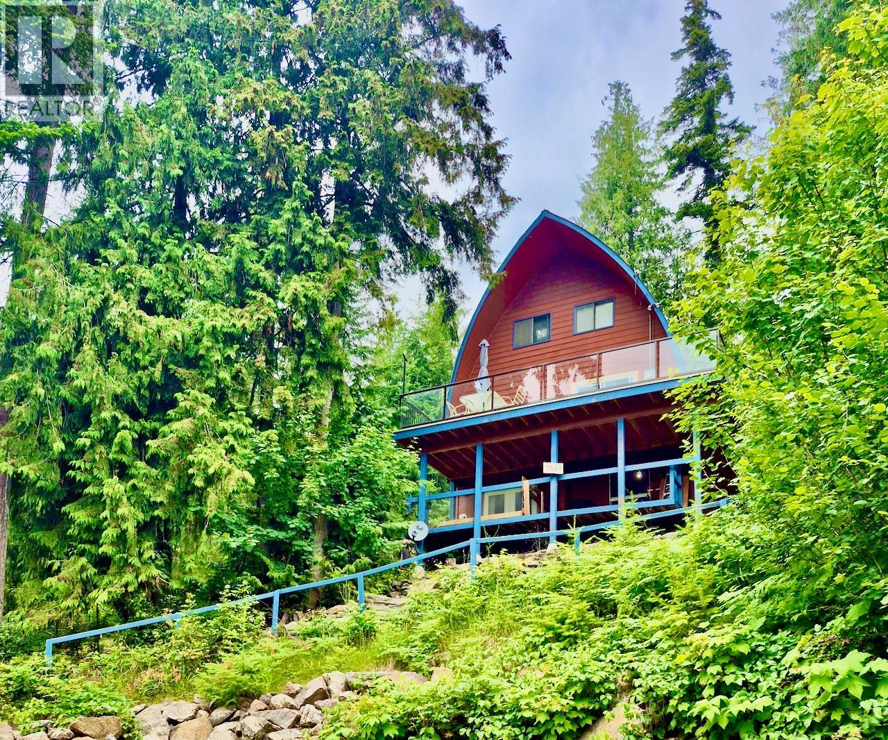 7547 Golden Spur Trail, anglemont, British Columbia