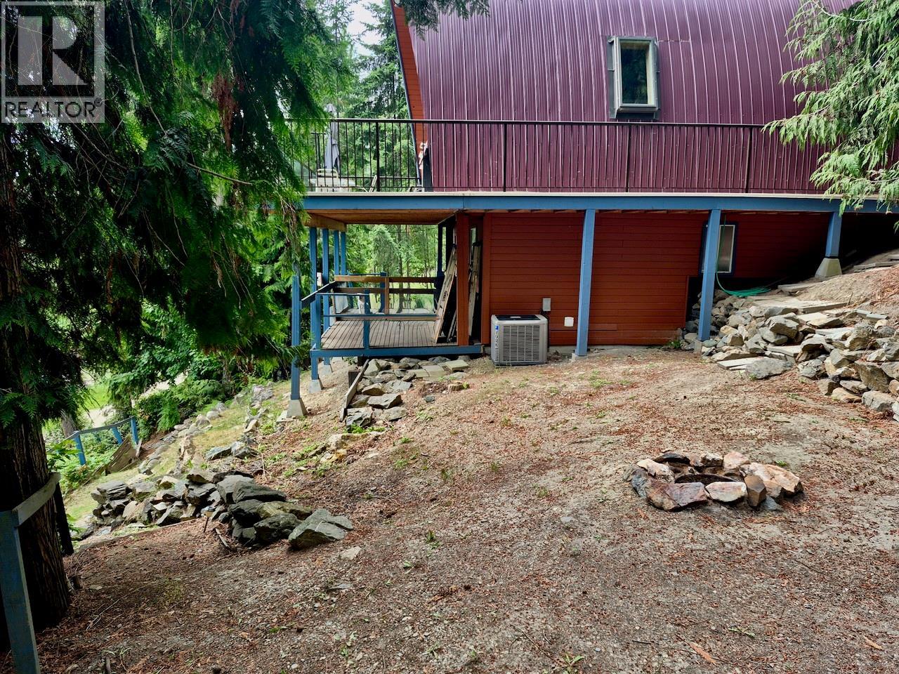 7547 Golden Spur Trail, Anglemont, British Columbia  V0E 1M8 - Photo 14 - 10390702