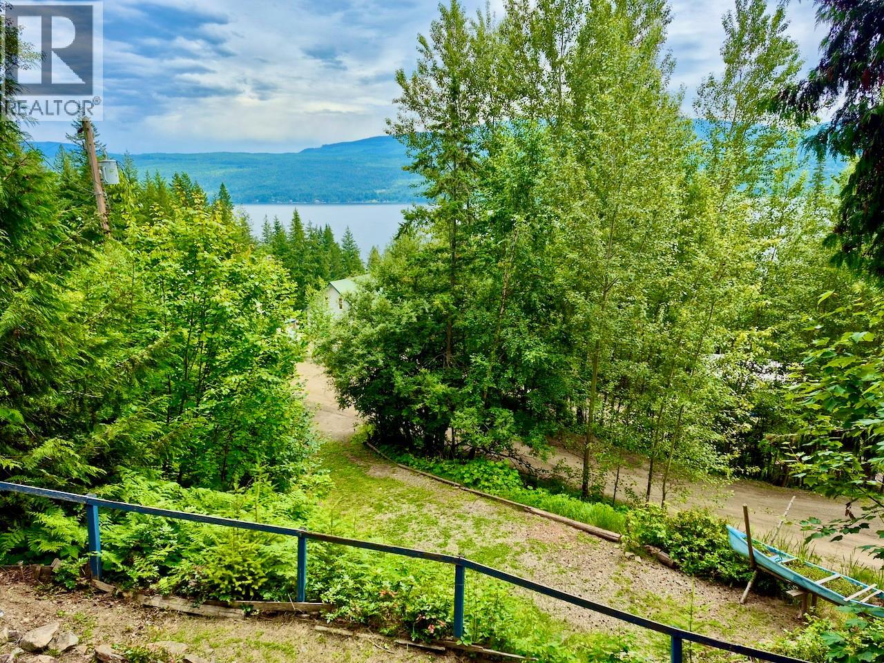 7547 Golden Spur Trail, Anglemont, British Columbia  V0E 1M8 - Photo 5 - 10390702