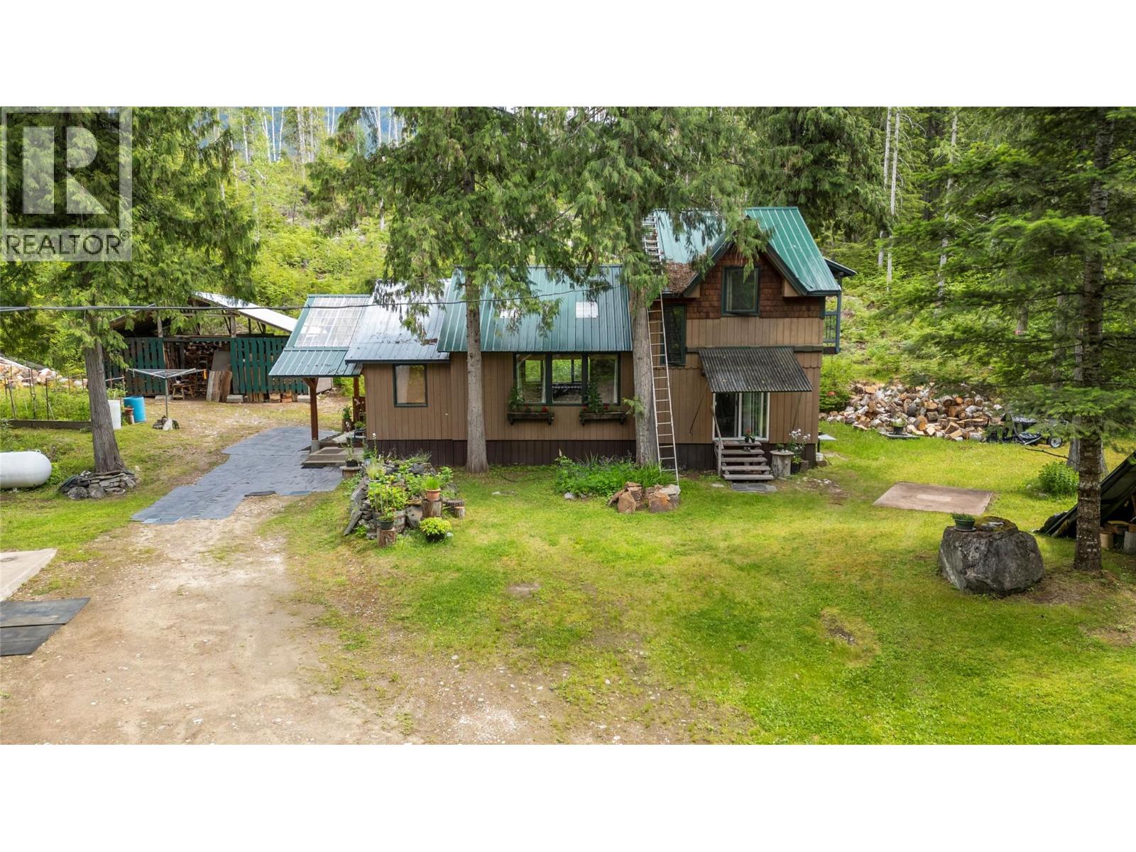 1598 Quast Road, Seymour Arm, British Columbia  V0E 2V2 - Photo 2 - 10390994