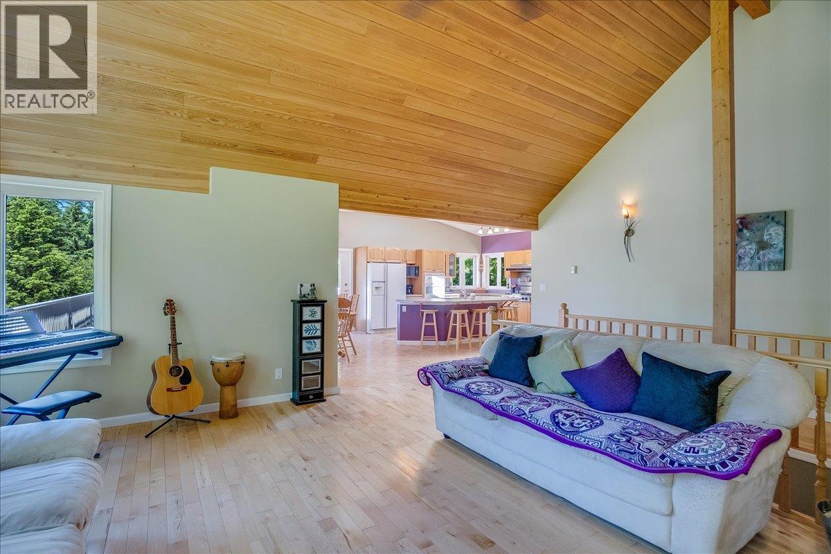 4399 Bird Creek Road, Nelson, British Columbia  V1L 6X2 - Photo 11 - 10390895