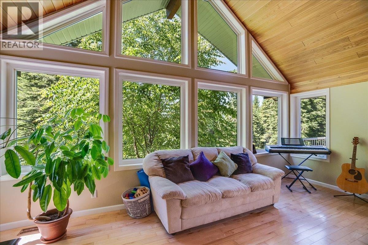 4399 Bird Creek Road, Nelson, British Columbia  V1L 6X2 - Photo 9 - 10390895