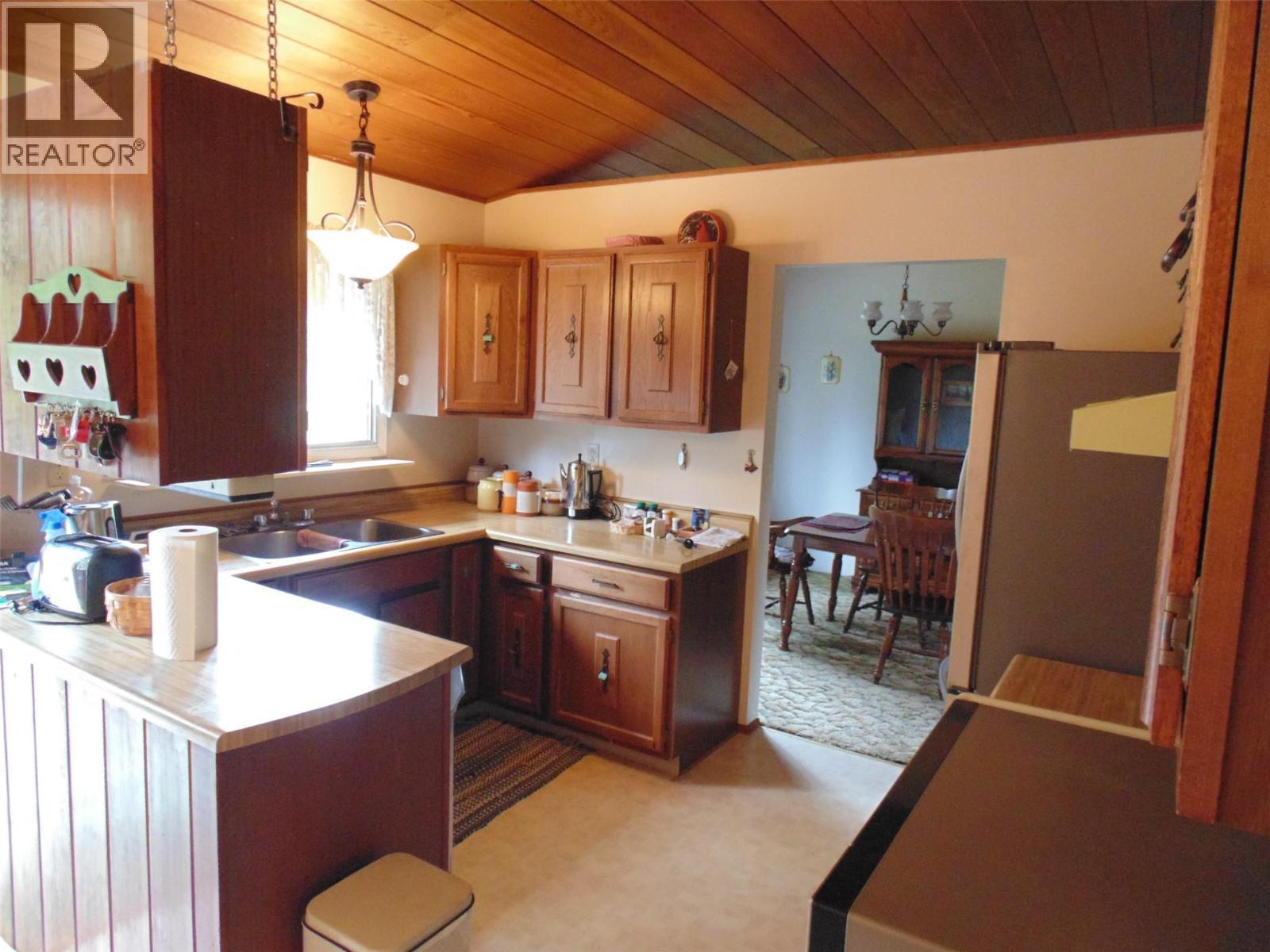 1410 Highland Drive, Castlegar, British Columbia  V1N 3V9 - Photo 10 - 10389648