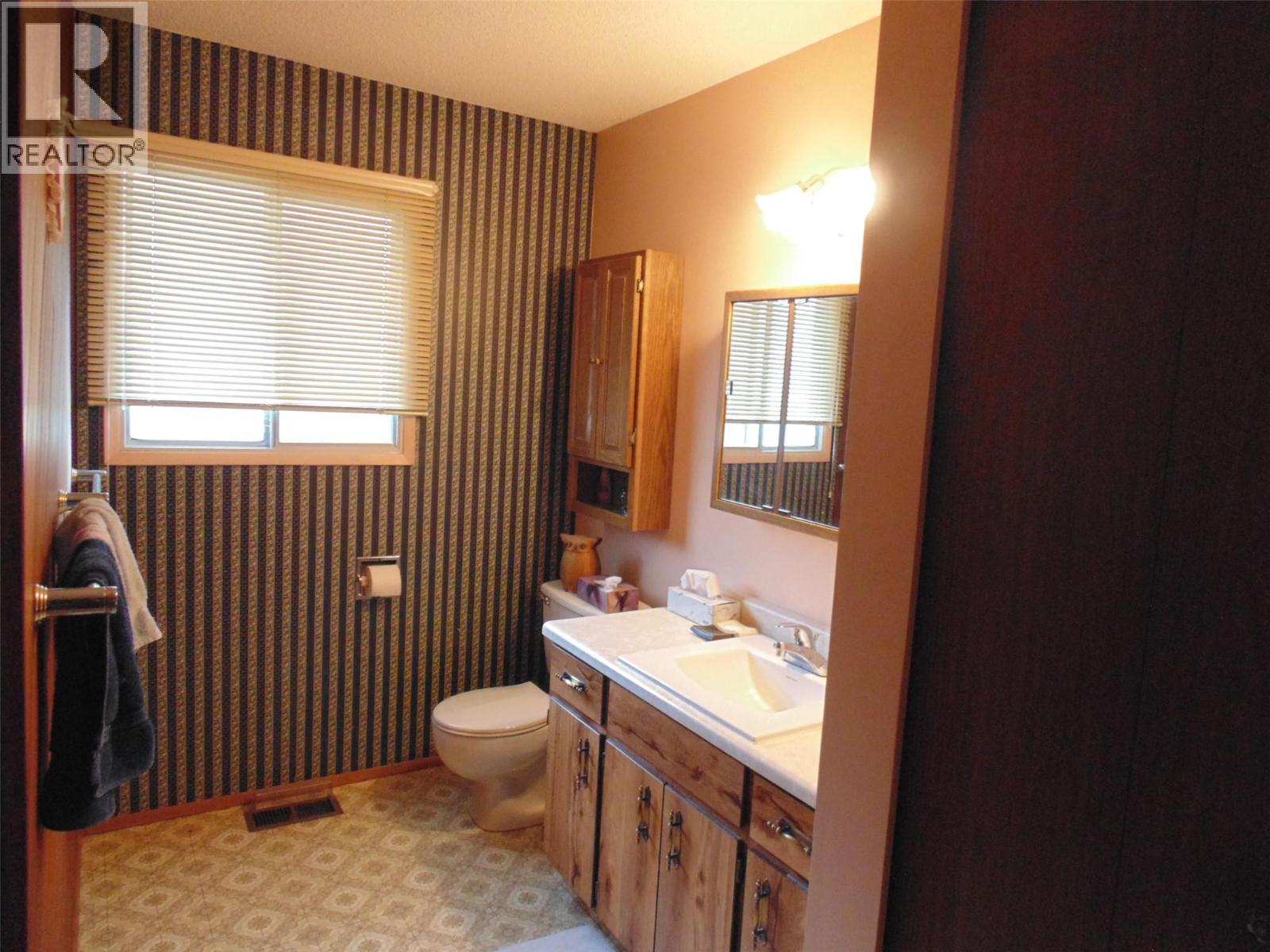 1410 Highland Drive, Castlegar, British Columbia  V1N 3V9 - Photo 17 - 10389648