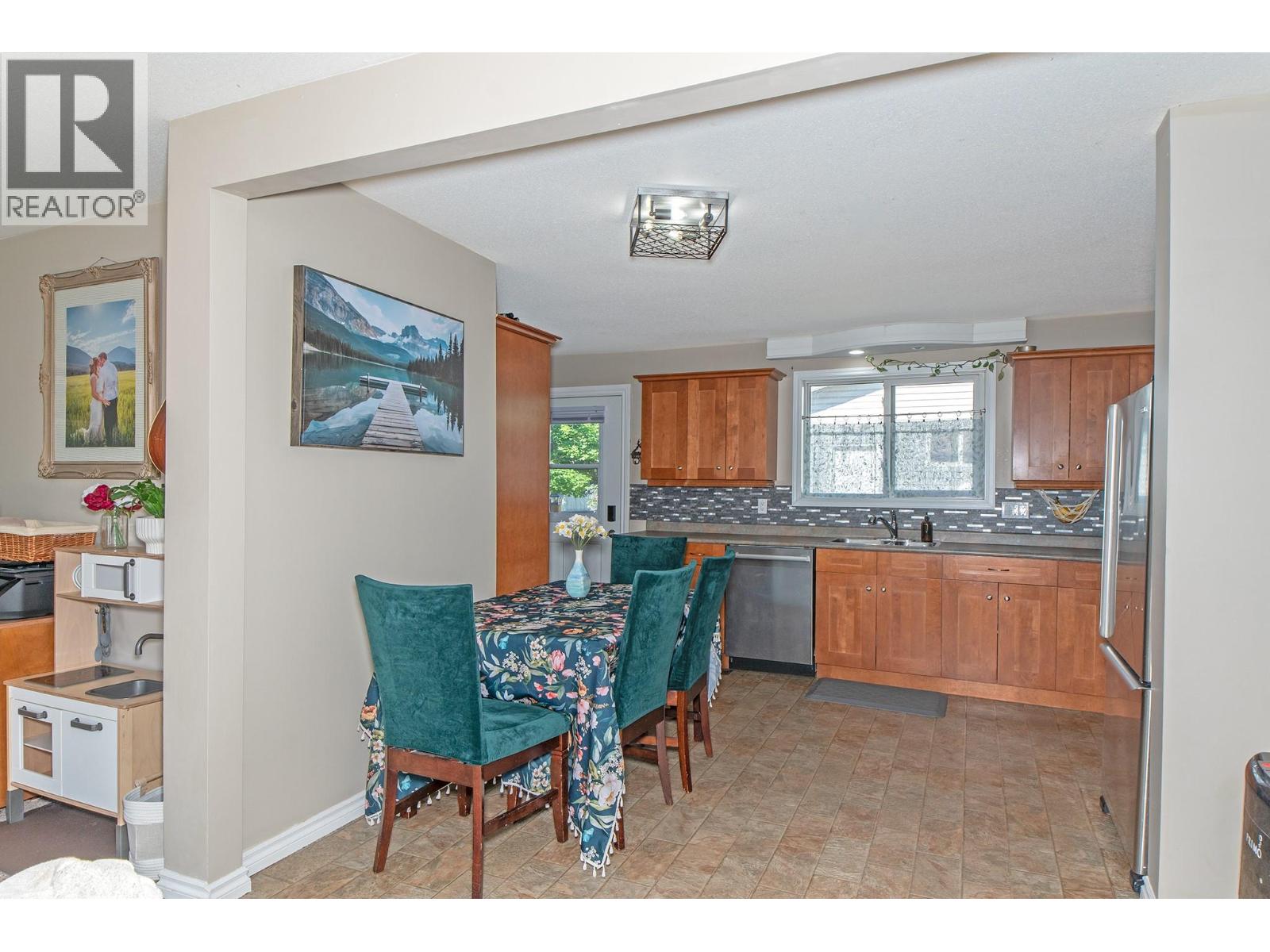 703 14th  S Avenue, Cranbrook, British Columbia  V1C 2Y2 - Photo 9 - 10390954