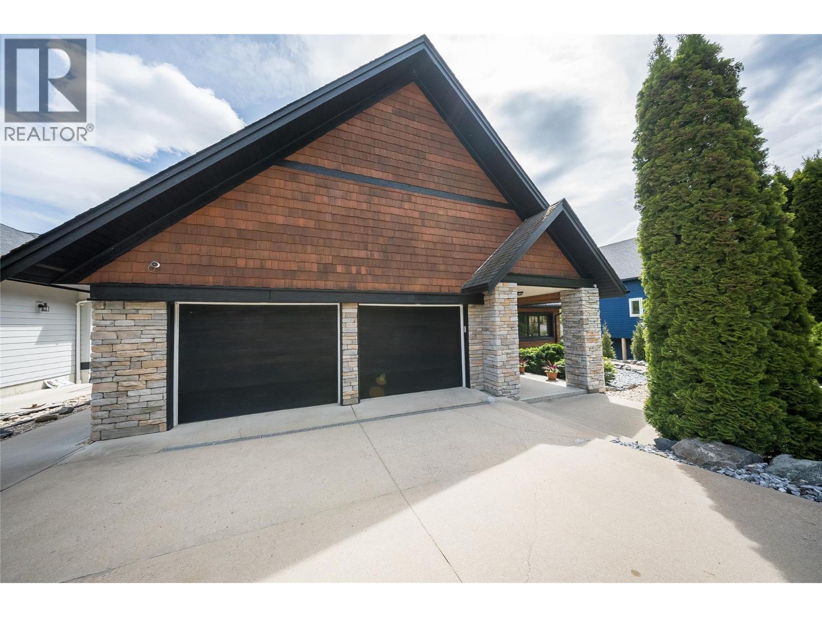 1009 Silvertip Road, Rossland, British Columbia  V0G 1Y0 - Photo 2 - 10388381