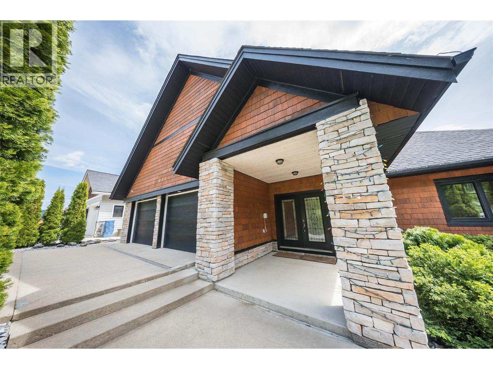 1009 Silvertip Road, Rossland, British Columbia  V0G 1Y0 - Photo 4 - 10388381