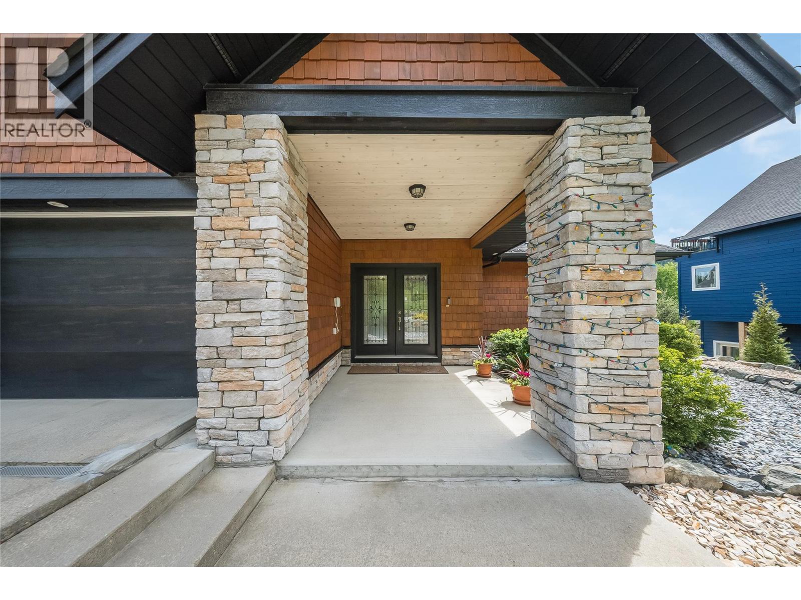 1009 Silvertip Road, Rossland, British Columbia  V0G 1Y0 - Photo 6 - 10388381