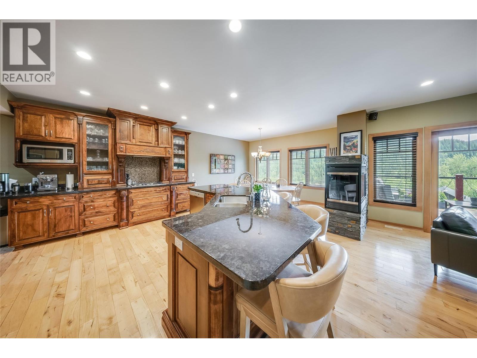 1009 Silvertip Road, Rossland, British Columbia  V0G 1Y0 - Photo 8 - 10388381