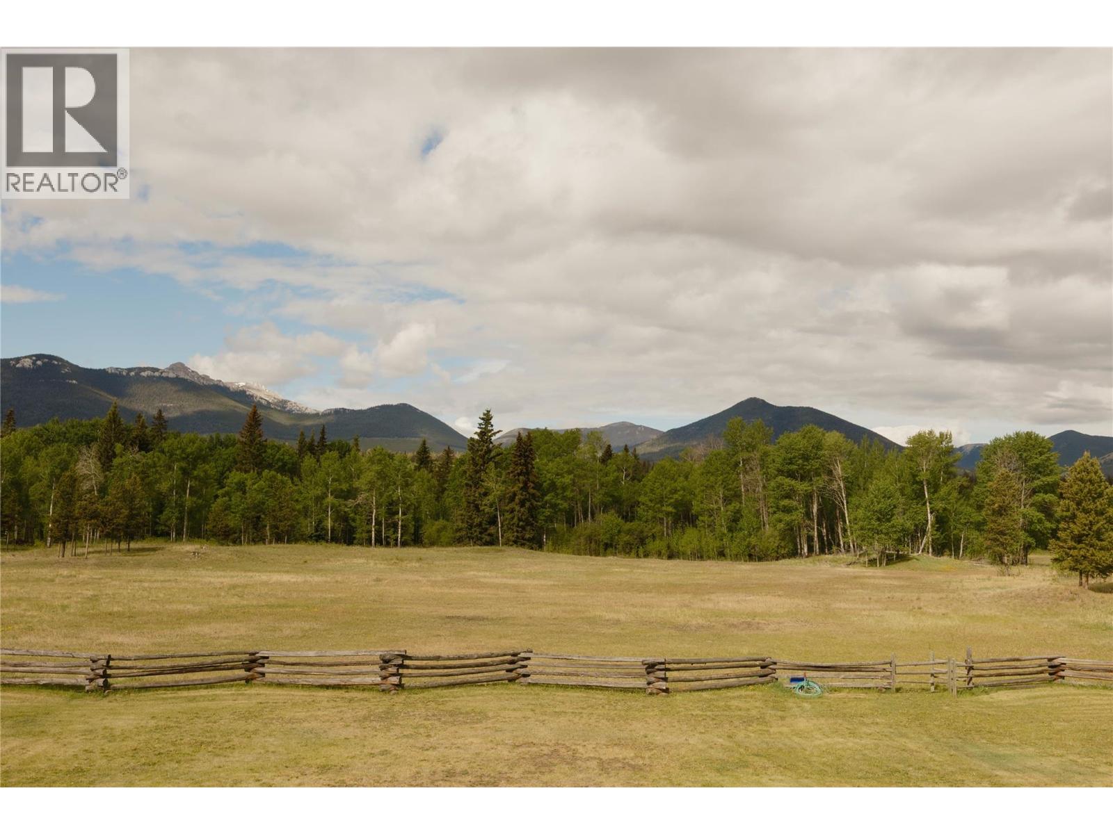 880 Isadore Road, Clinton, British Columbia  V0K 1K0 - Photo 3 - 10390981
