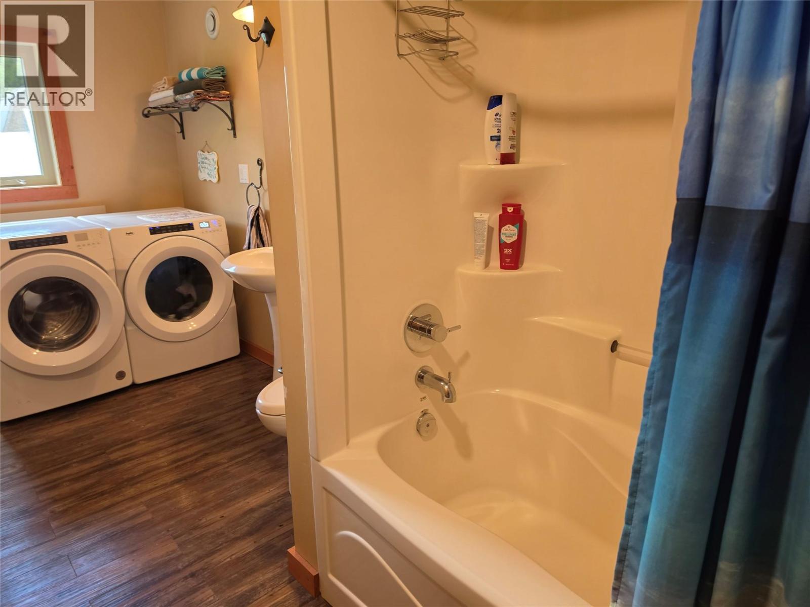 4638 6 Highway, Nelson, British Columbia  V1L 6Z4 - Photo 21 - 10390911
