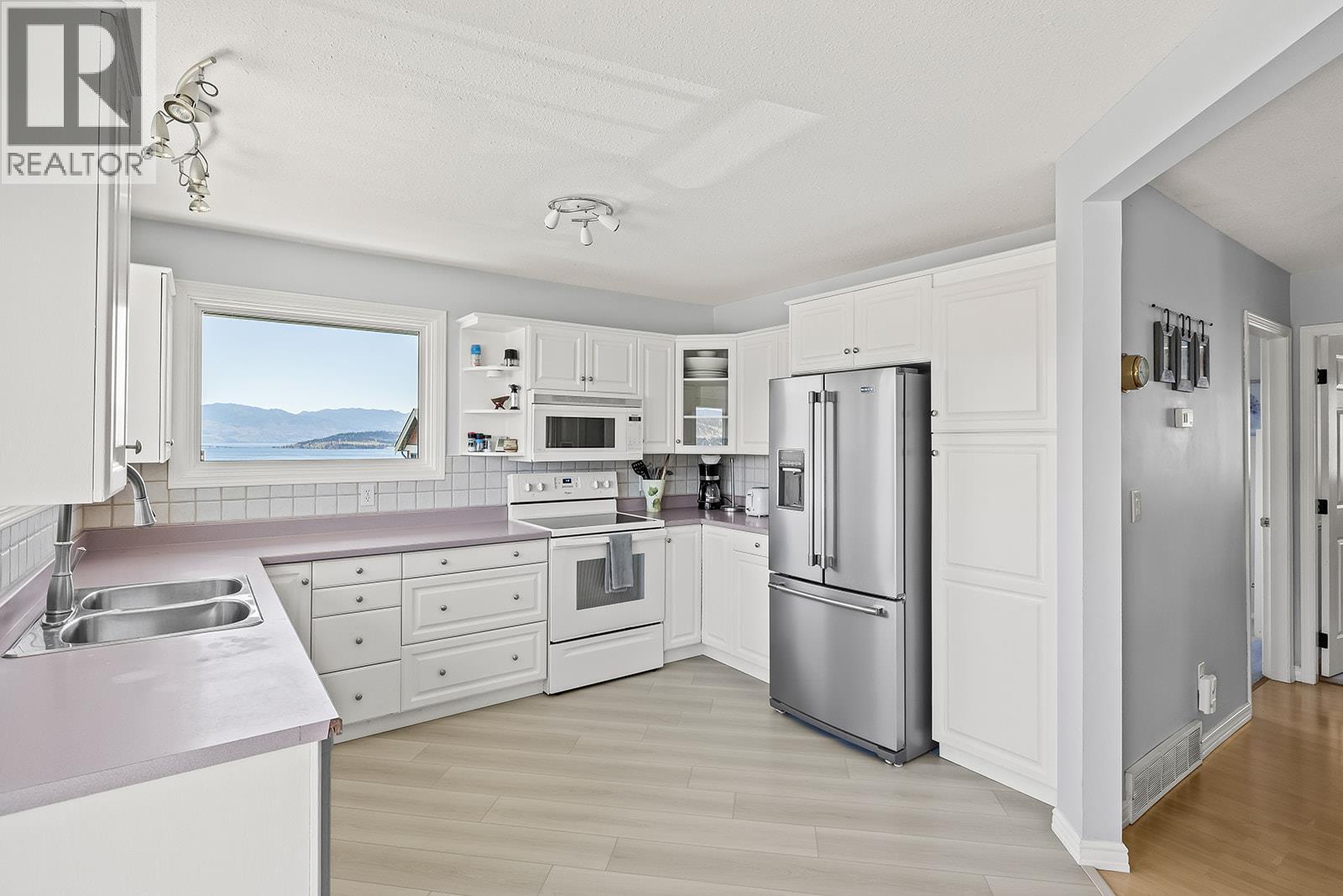 145 Heldon Court, Kelowna, British Columbia  V1Z 3S5 - Photo 6 - 10390839