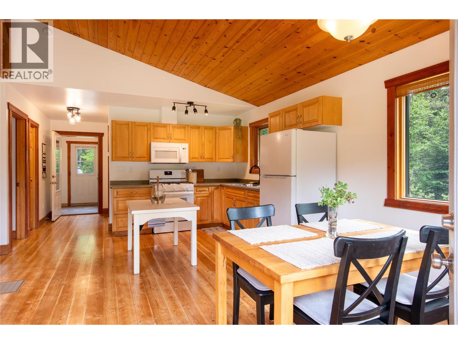 2415 Kettleston Road, Golden, British Columbia  V0A 1H1 - Photo 4 - 10390585