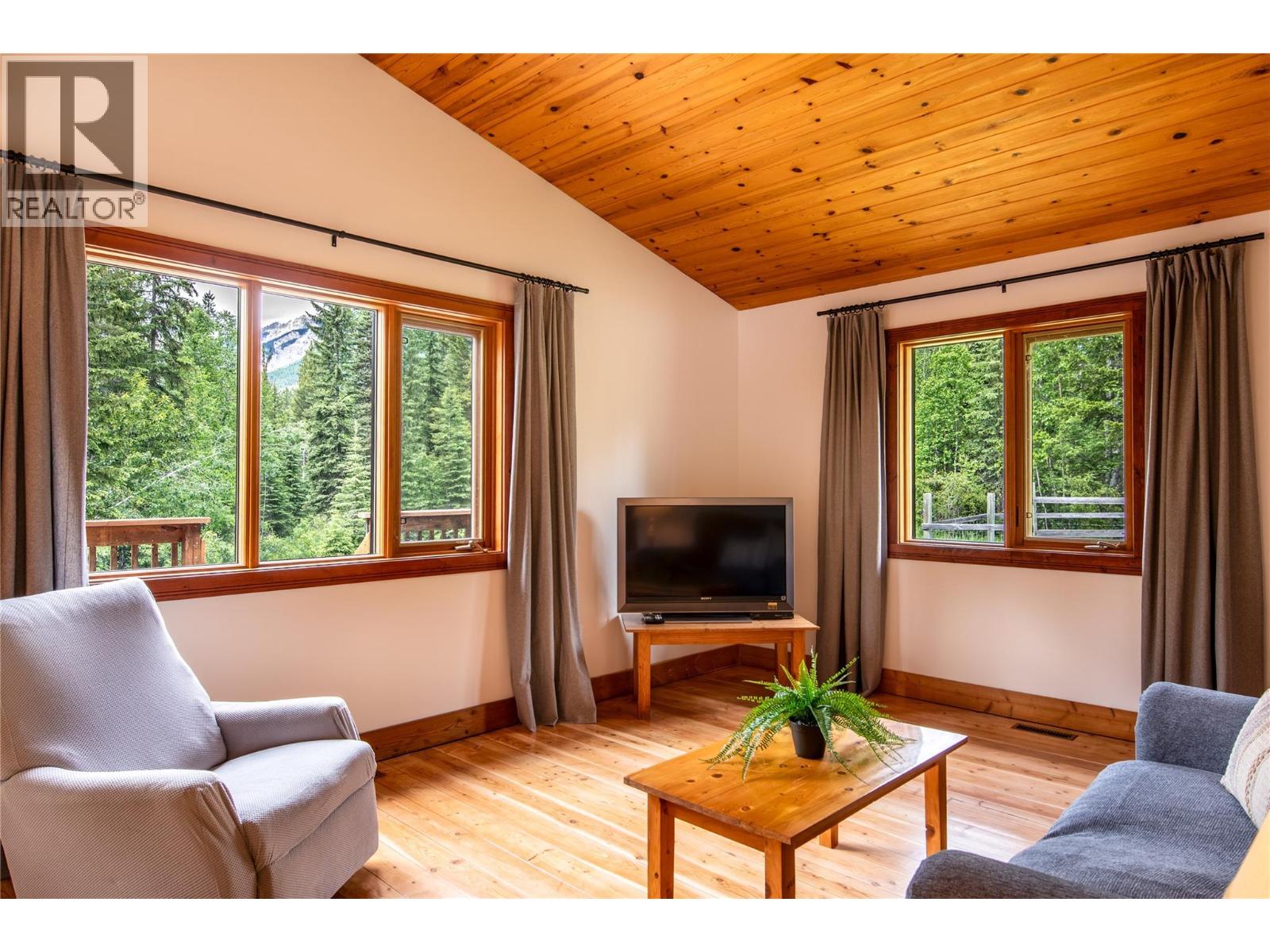 2415 Kettleston Road, Golden, British Columbia  V0A 1H1 - Photo 8 - 10390585