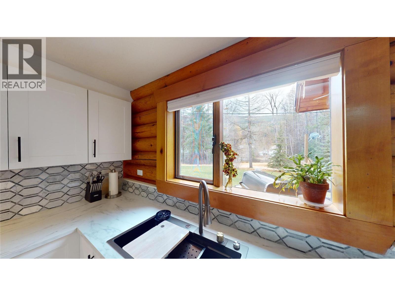 9725 Braunagel Road, Moyie, British Columbia  V0B 2A0 - Photo 17 - 10391014
