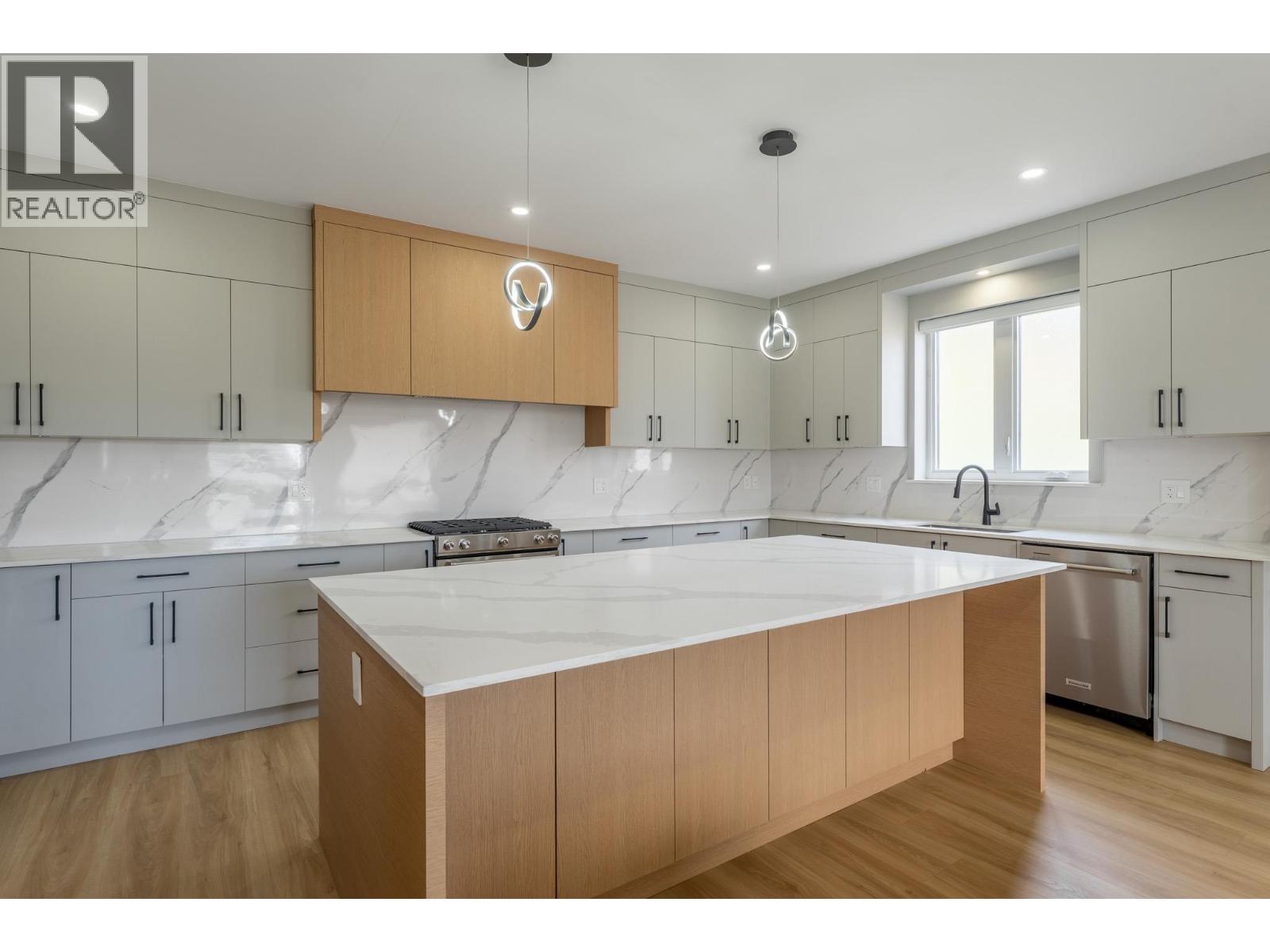 3754 Astoria Drive, West Kelowna, British Columbia  V4T 0B1 - Photo 2 - 10386351