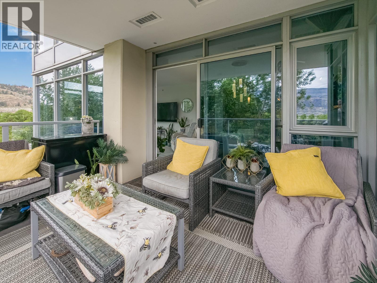 1075 Sunset Drive Unit# 401, Kelowna, British Columbia  V1Y 9Y9 - Photo 4 - 10390759