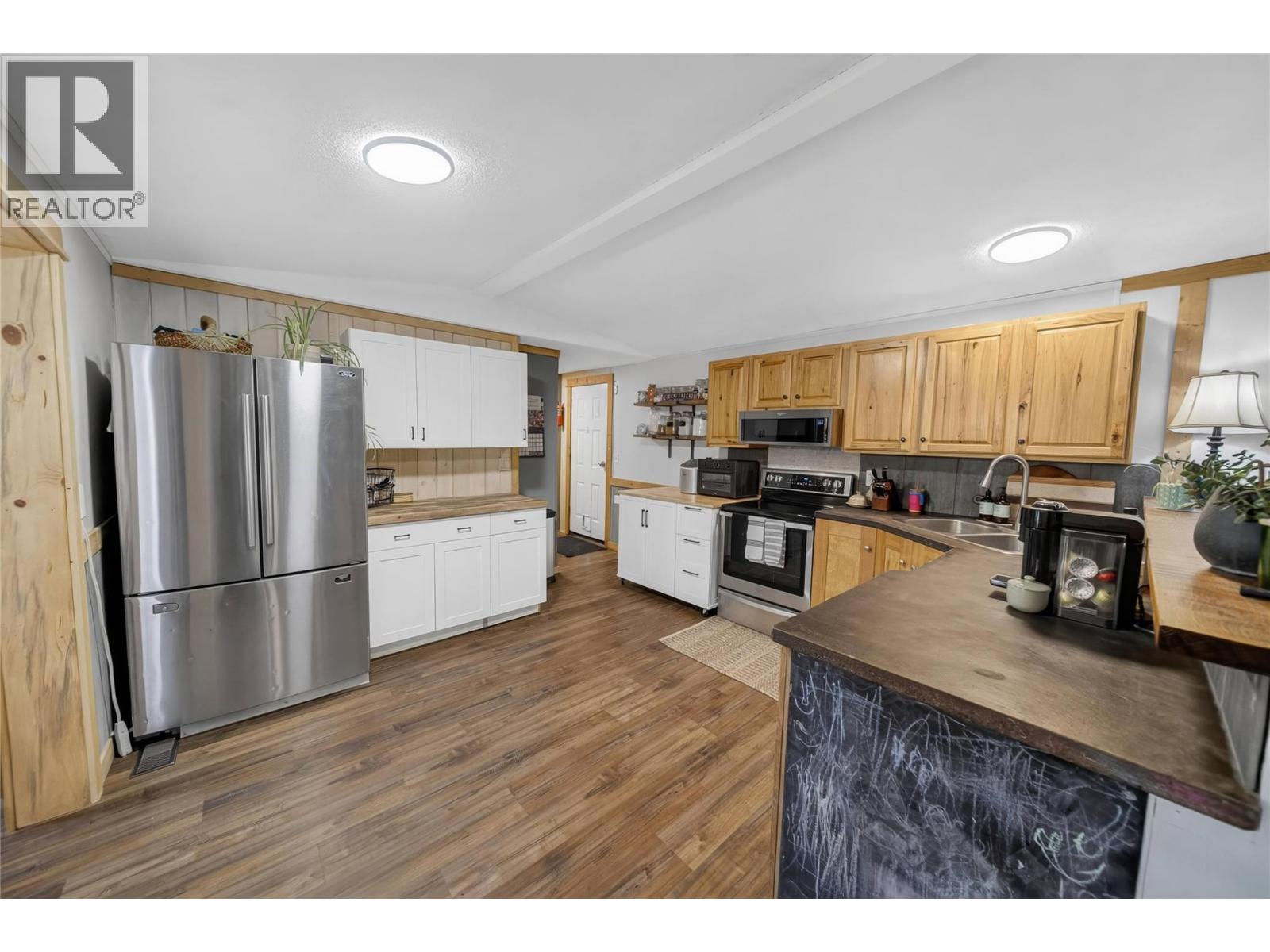3675 Edwards Road, Baynes Lake, British Columbia  V0B 1T4 - Photo 12 - 10390500
