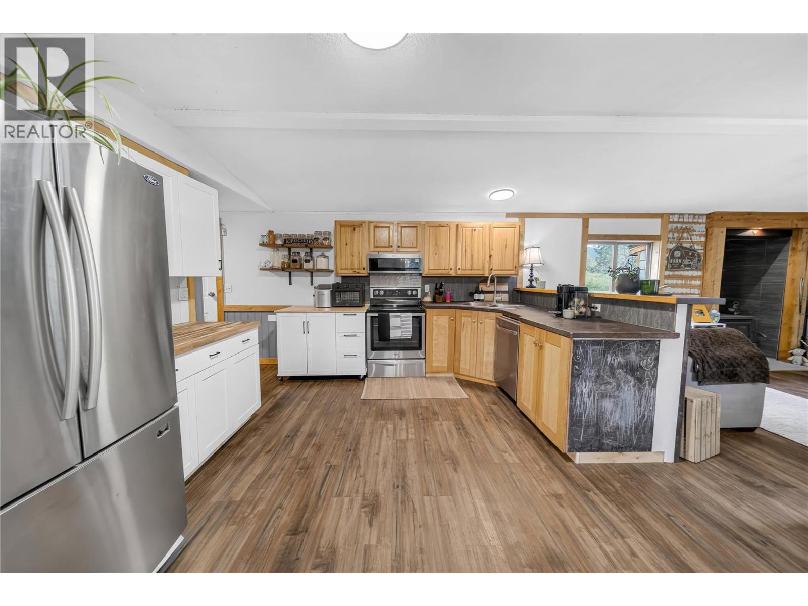 3675 Edwards Road, Baynes Lake, British Columbia  V0B 1T4 - Photo 13 - 10390500
