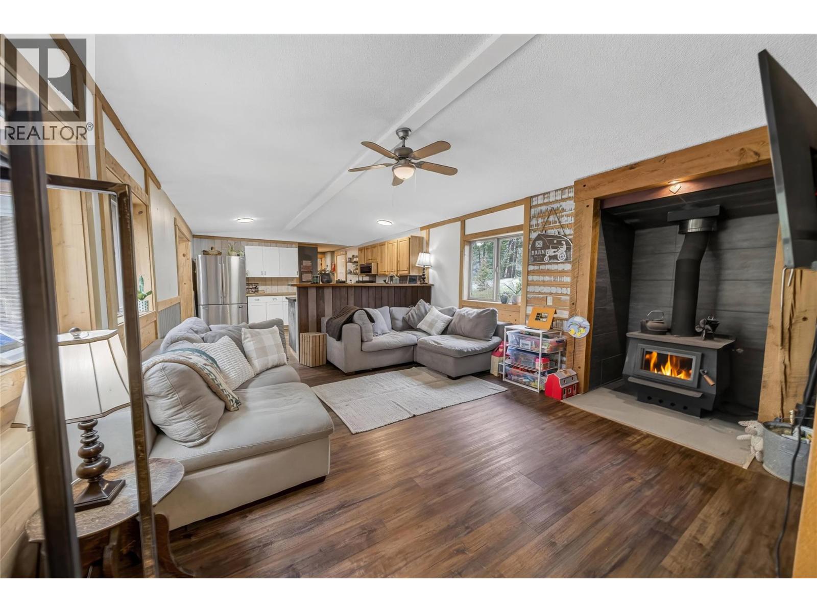 3675 Edwards Road, Baynes Lake, British Columbia  V0B 1T4 - Photo 8 - 10390500