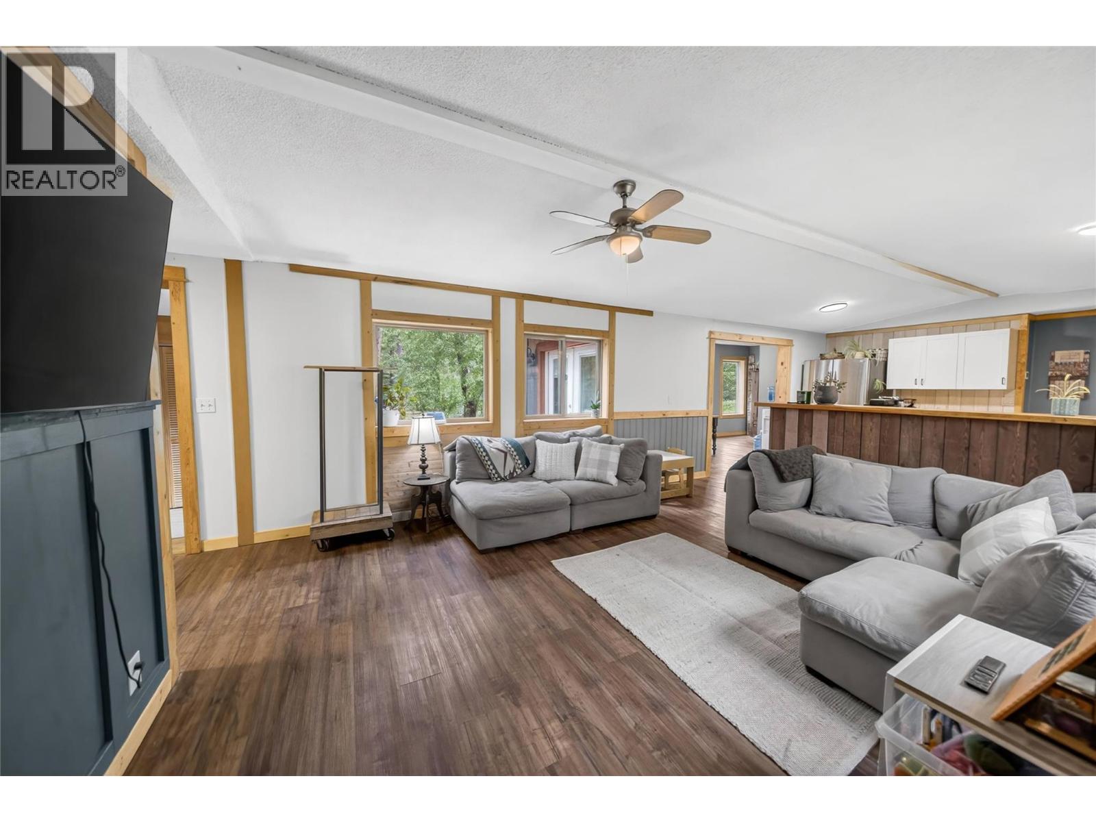 3675 Edwards Road, Baynes Lake, British Columbia  V0B 1T4 - Photo 9 - 10390500