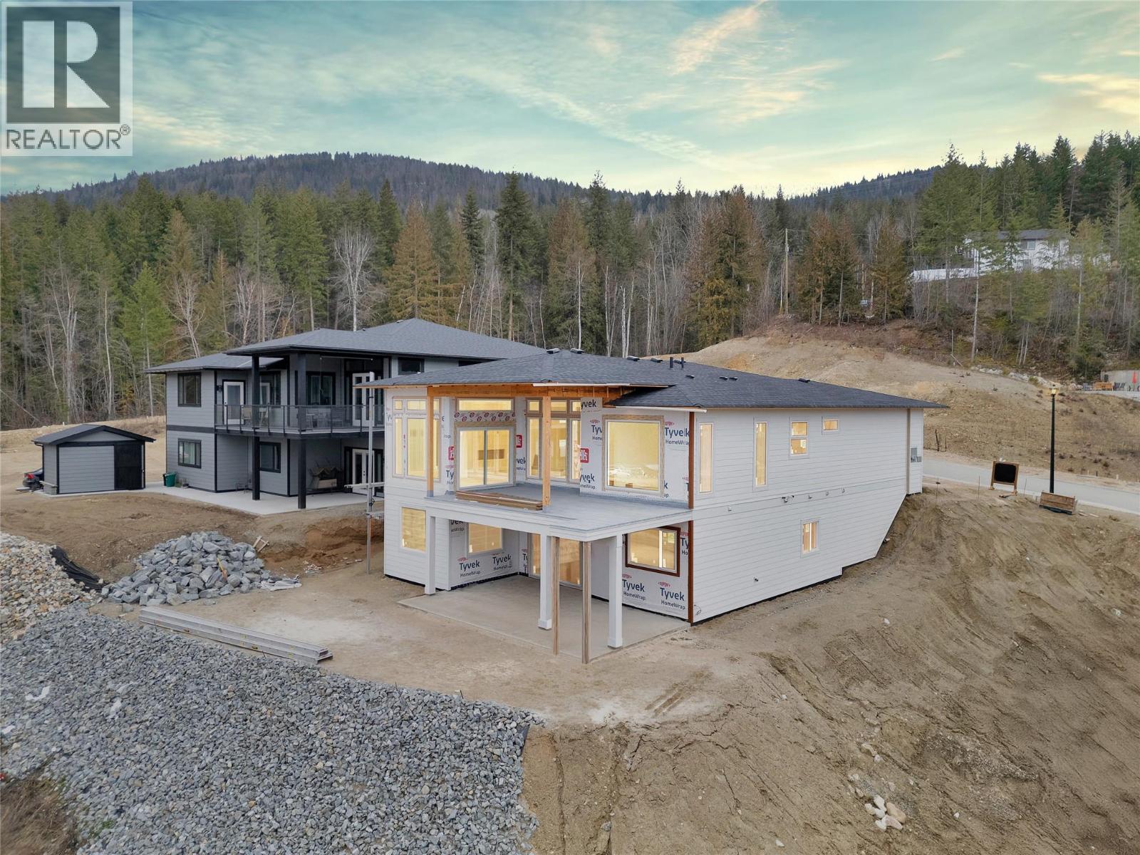 931 25 Avenue Sw, Salmon Arm, British Columbia  V1E 1T9 - Photo 2 - 10390854