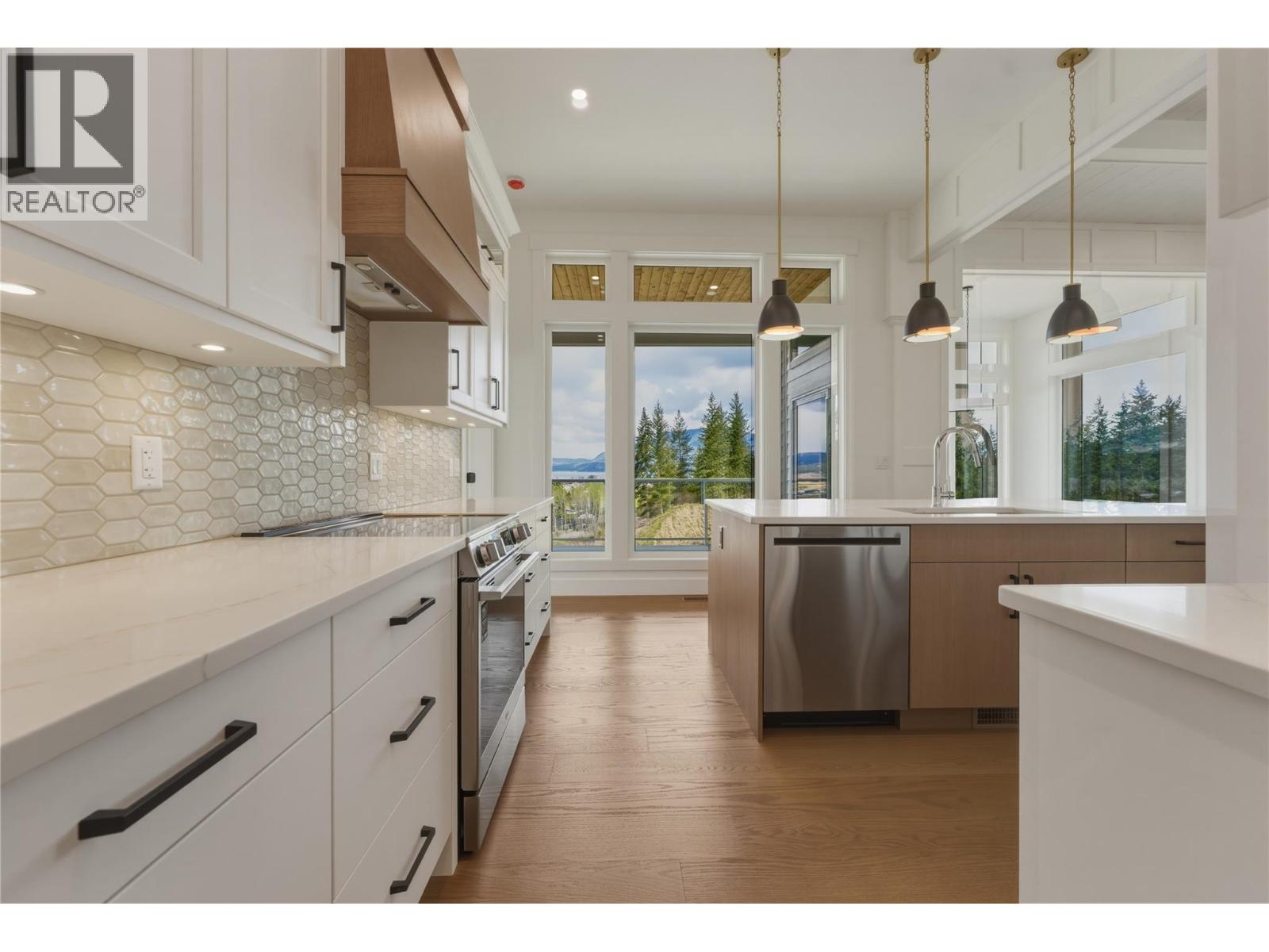 931 25 Avenue Sw, Salmon Arm, British Columbia  V1E 1T9 - Photo 4 - 10390854
