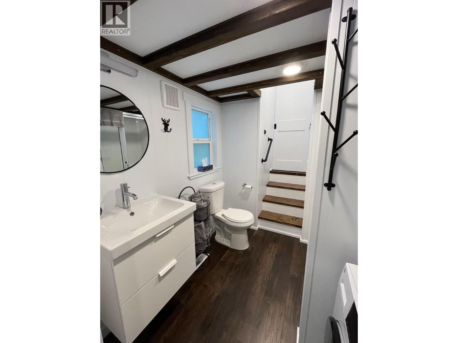 130 Kingfisher Road, Summit Lake, British Columbia  V0G 1R1 - Photo 16 - 10390470