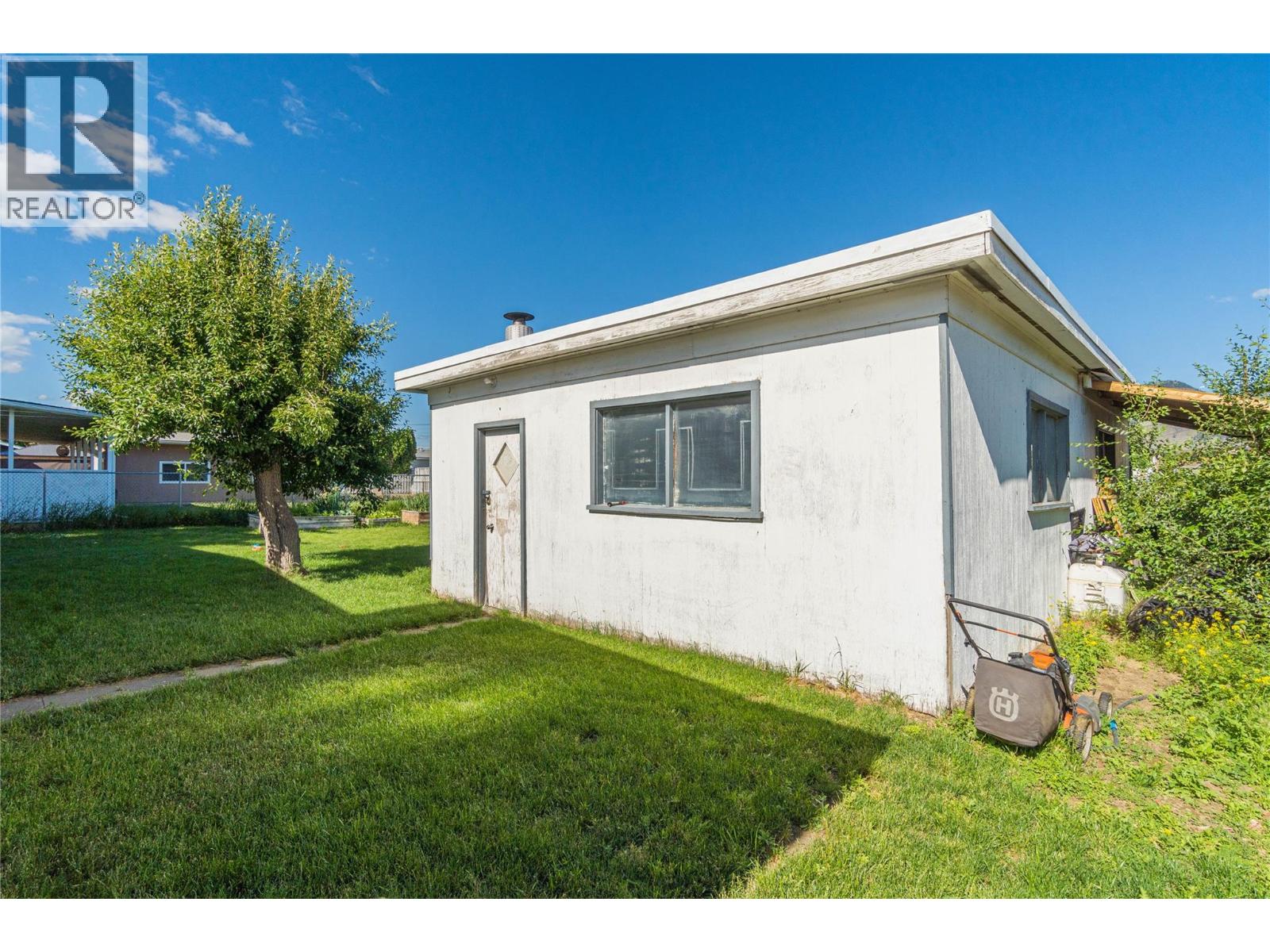 745 Kelly Drive, Kamloops, British Columbia  V2B 4G5 - Photo 12 - 10390186