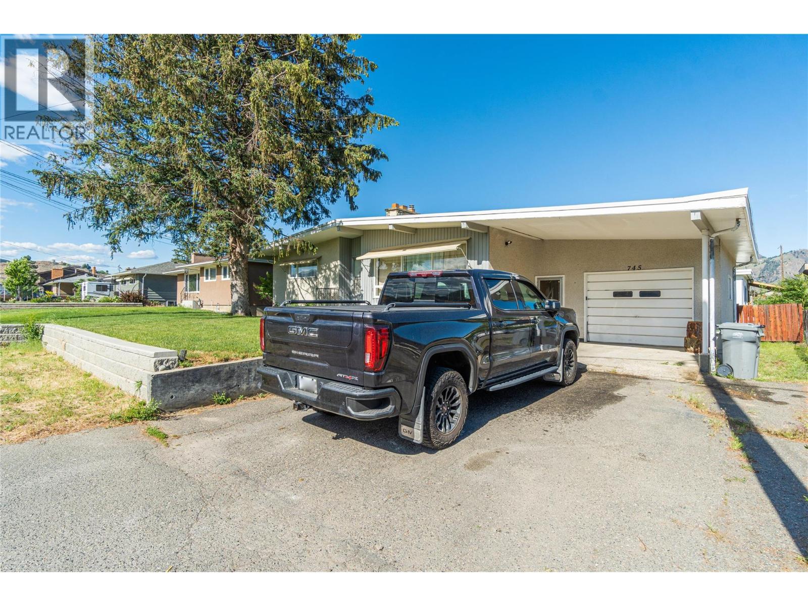 745 Kelly Drive, Kamloops, British Columbia  V2B 4G5 - Photo 2 - 10390186