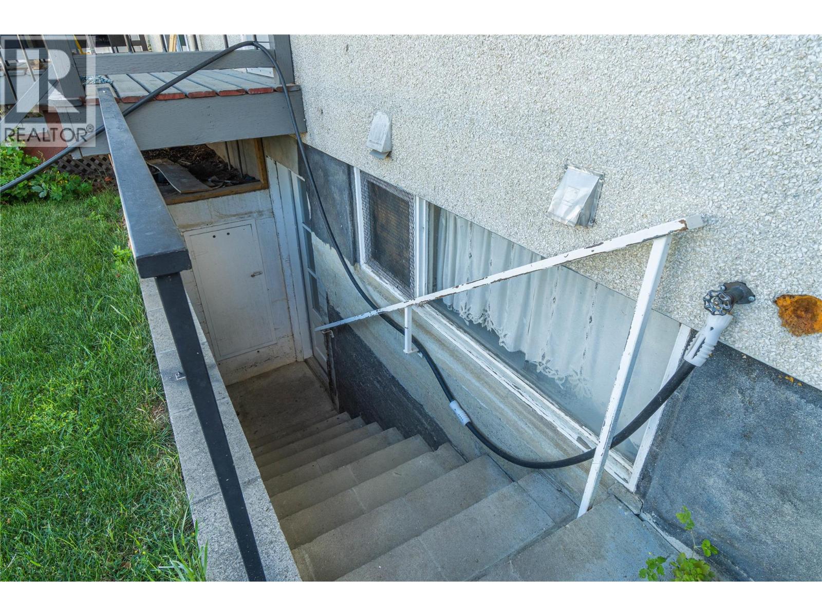745 Kelly Drive, Kamloops, British Columbia  V2B 4G5 - Photo 30 - 10390186