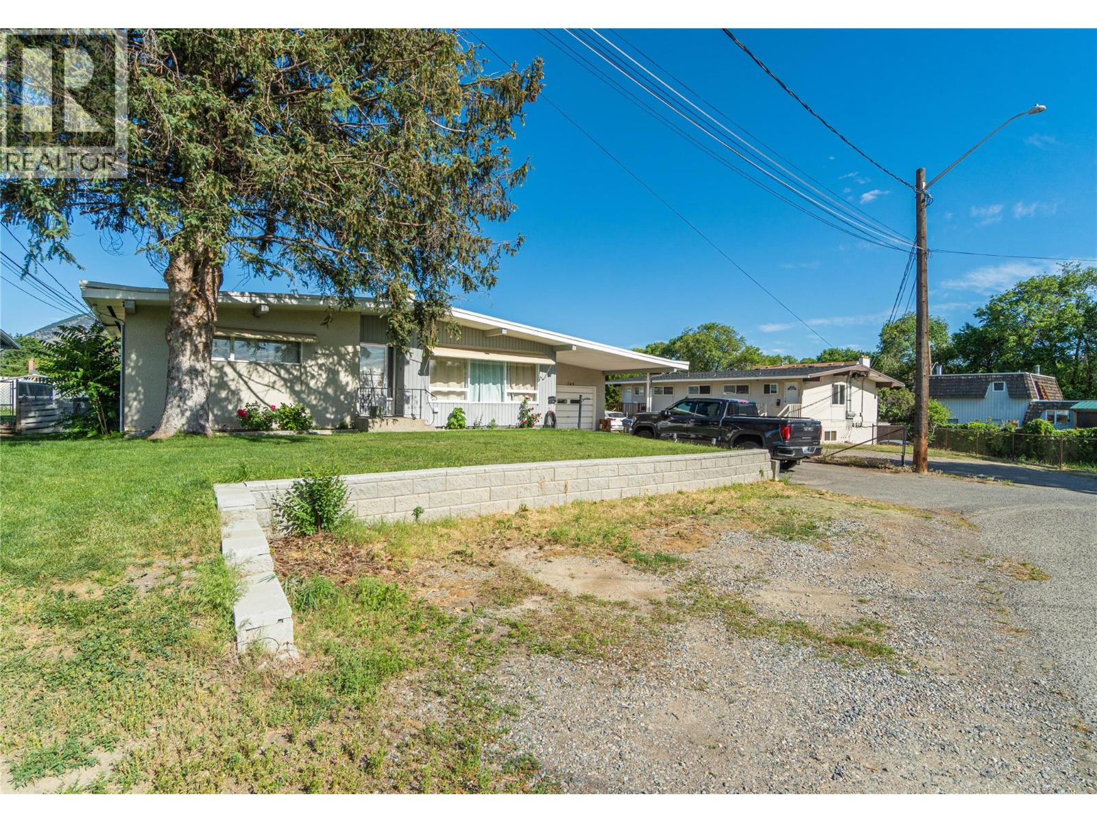 745 Kelly Drive, Kamloops, British Columbia  V2B 4G5 - Photo 32 - 10390186