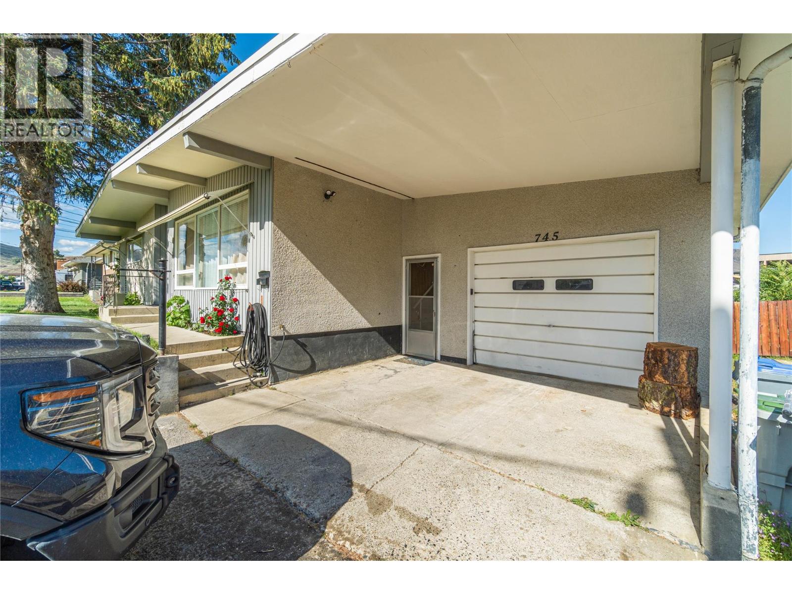 745 Kelly Drive, Kamloops, British Columbia  V2B 4G5 - Photo 5 - 10390186