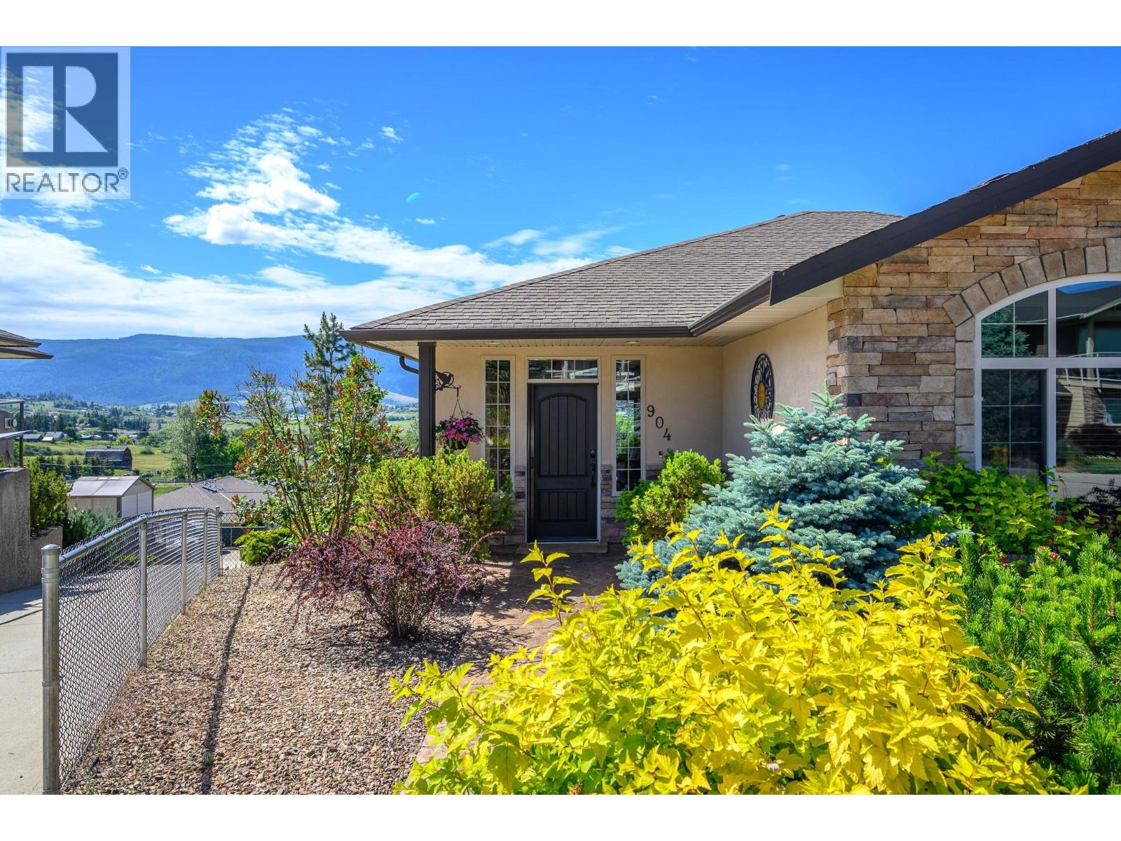 904 33 Avenue, Vernon, British Columbia  V1T 9V7 - Photo 4 - 10390600