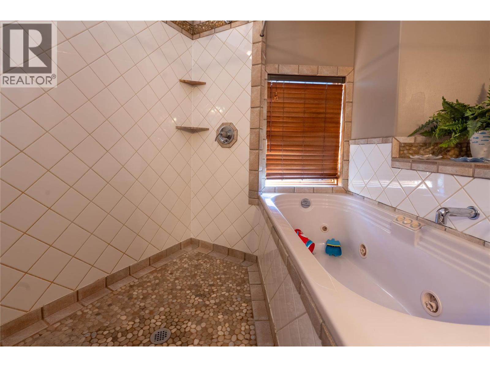1722 West Lake Drive, Christina Lake, British Columbia  V0H 1E0 - Photo 40 - 10391009