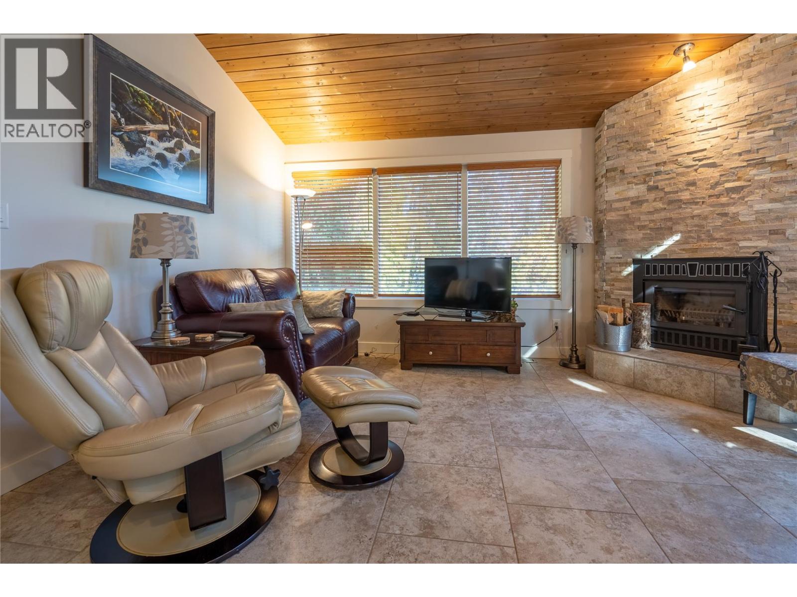 1722 West Lake Drive, Christina Lake, British Columbia  V0H 1E0 - Photo 81 - 10391009