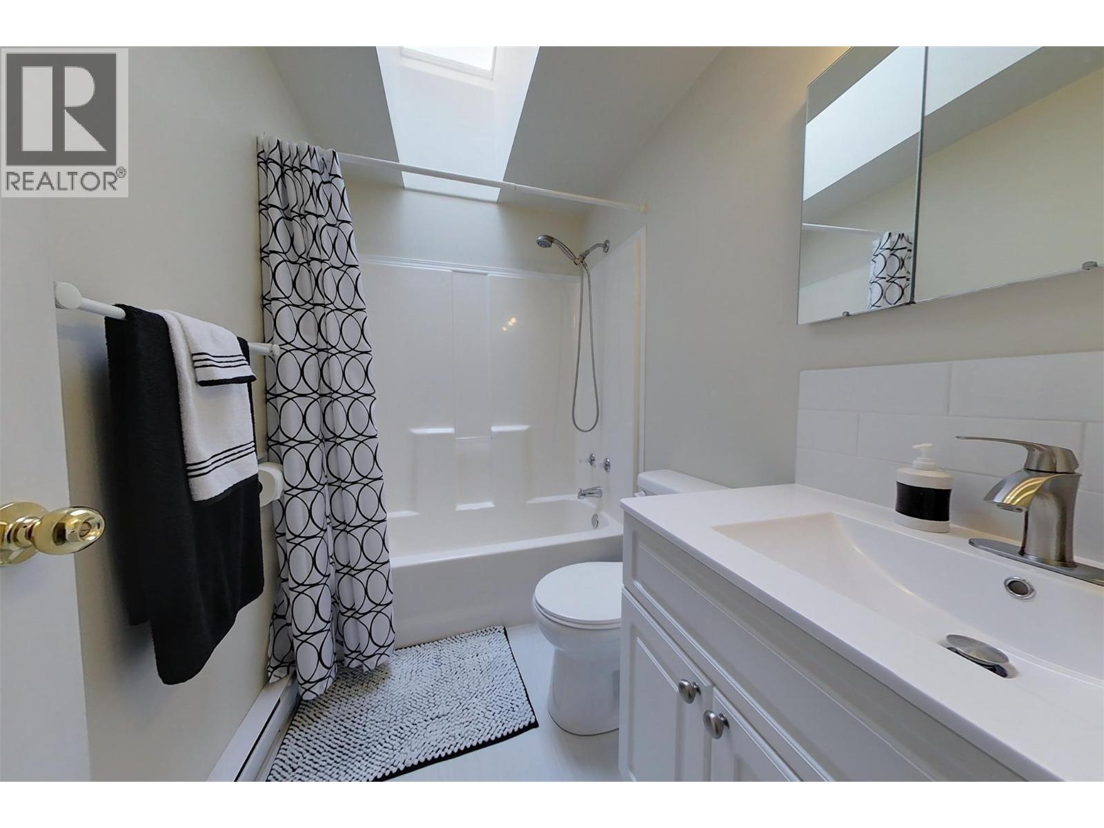 301 Fowler Street, Riondel, British Columbia  V0B 2B0 - Photo 18 - 10391102