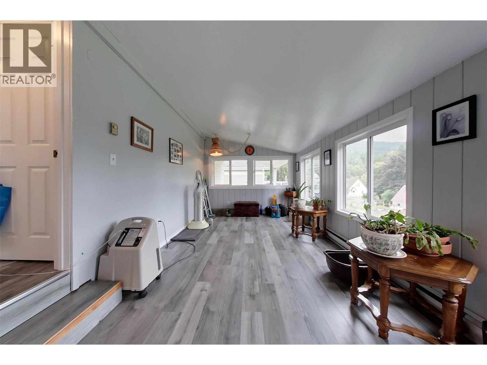 301 Fowler Street, Riondel, British Columbia  V0B 2B0 - Photo 19 - 10391102