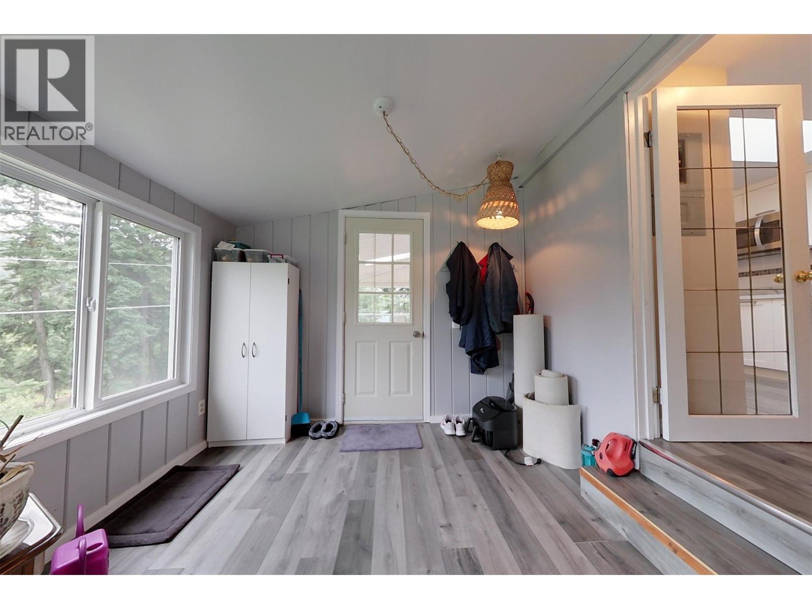 301 Fowler Street, Riondel, British Columbia  V0B 2B0 - Photo 20 - 10391102