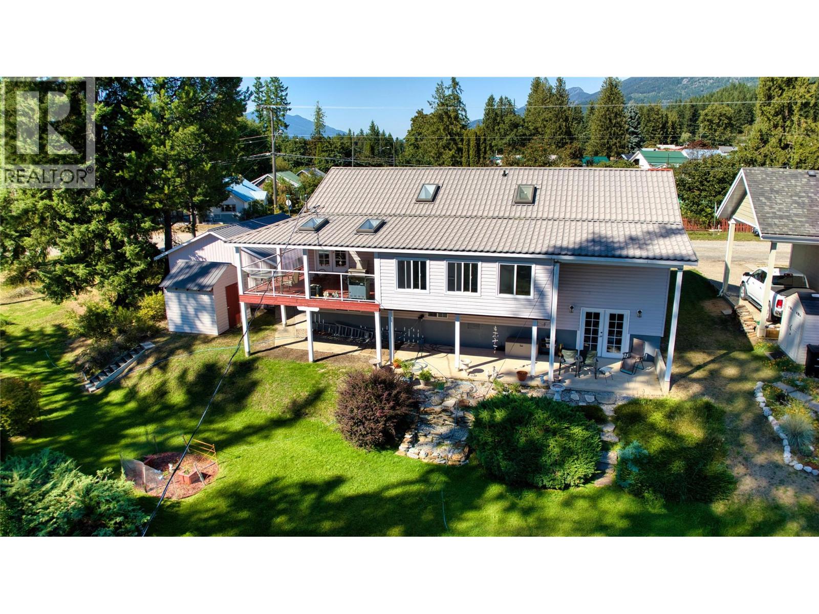 301 Fowler Street, Riondel, British Columbia  V0B 2B0 - Photo 30 - 10391102
