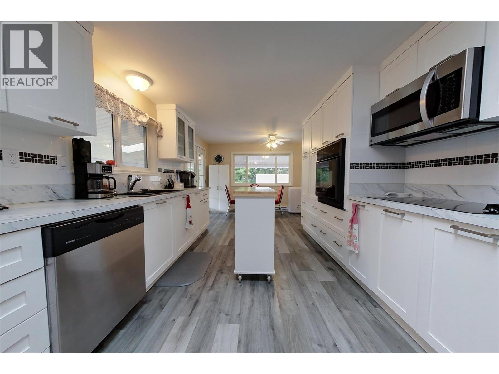 301 Fowler Street, Riondel, British Columbia  V0B 2B0 - Photo 6 - 10391102
